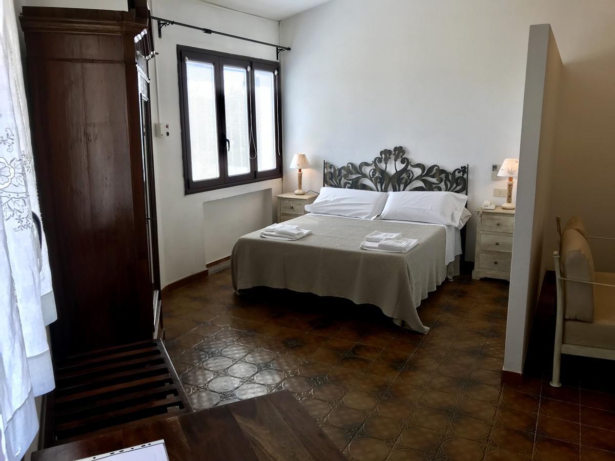Hotel Su Meriagu Capitana Buitenkant foto