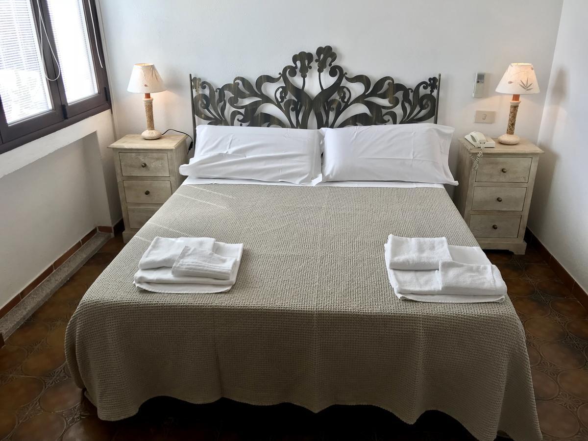 Hotel Su Meriagu Capitana Buitenkant foto