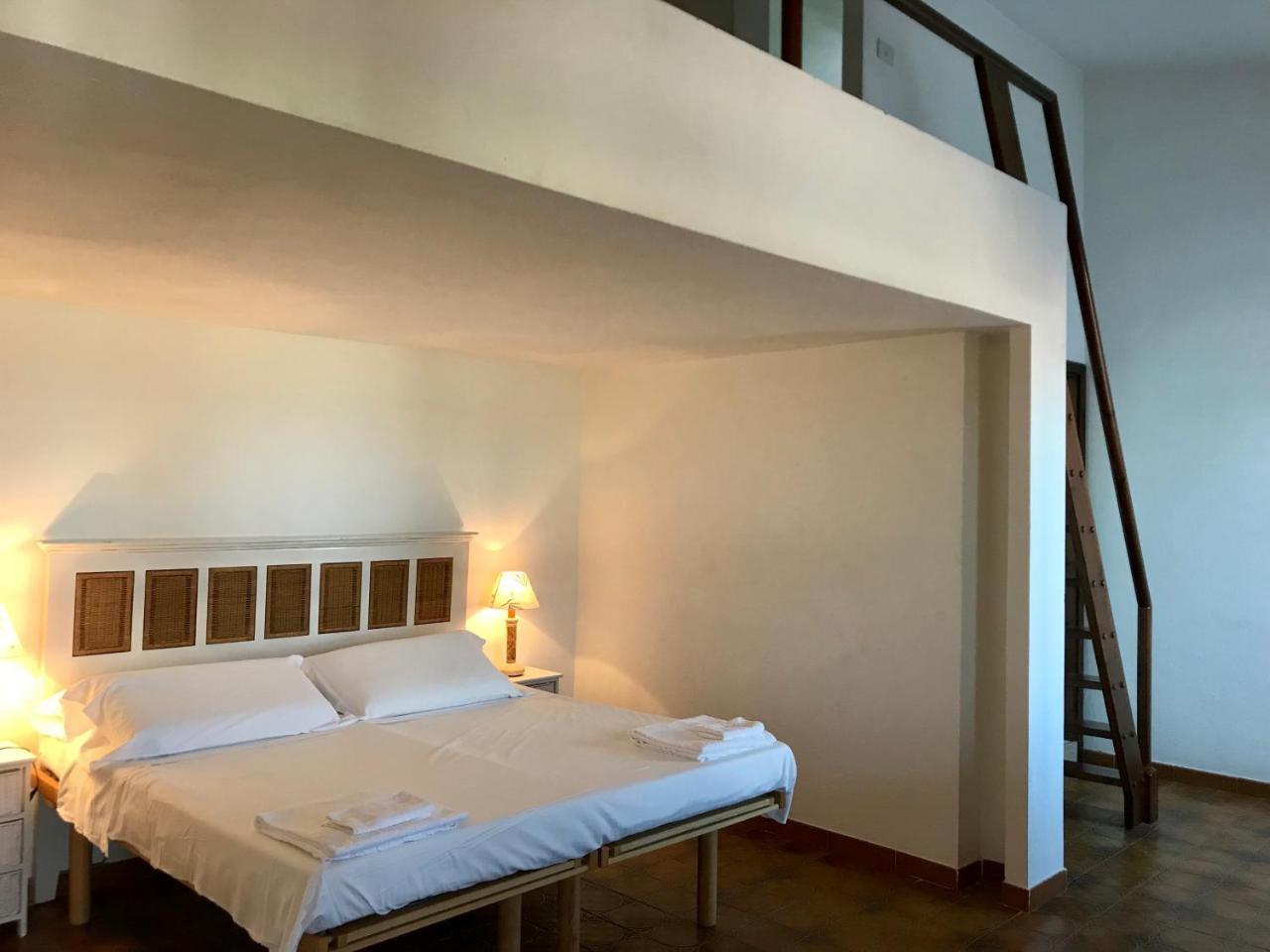Hotel Su Meriagu Capitana Buitenkant foto