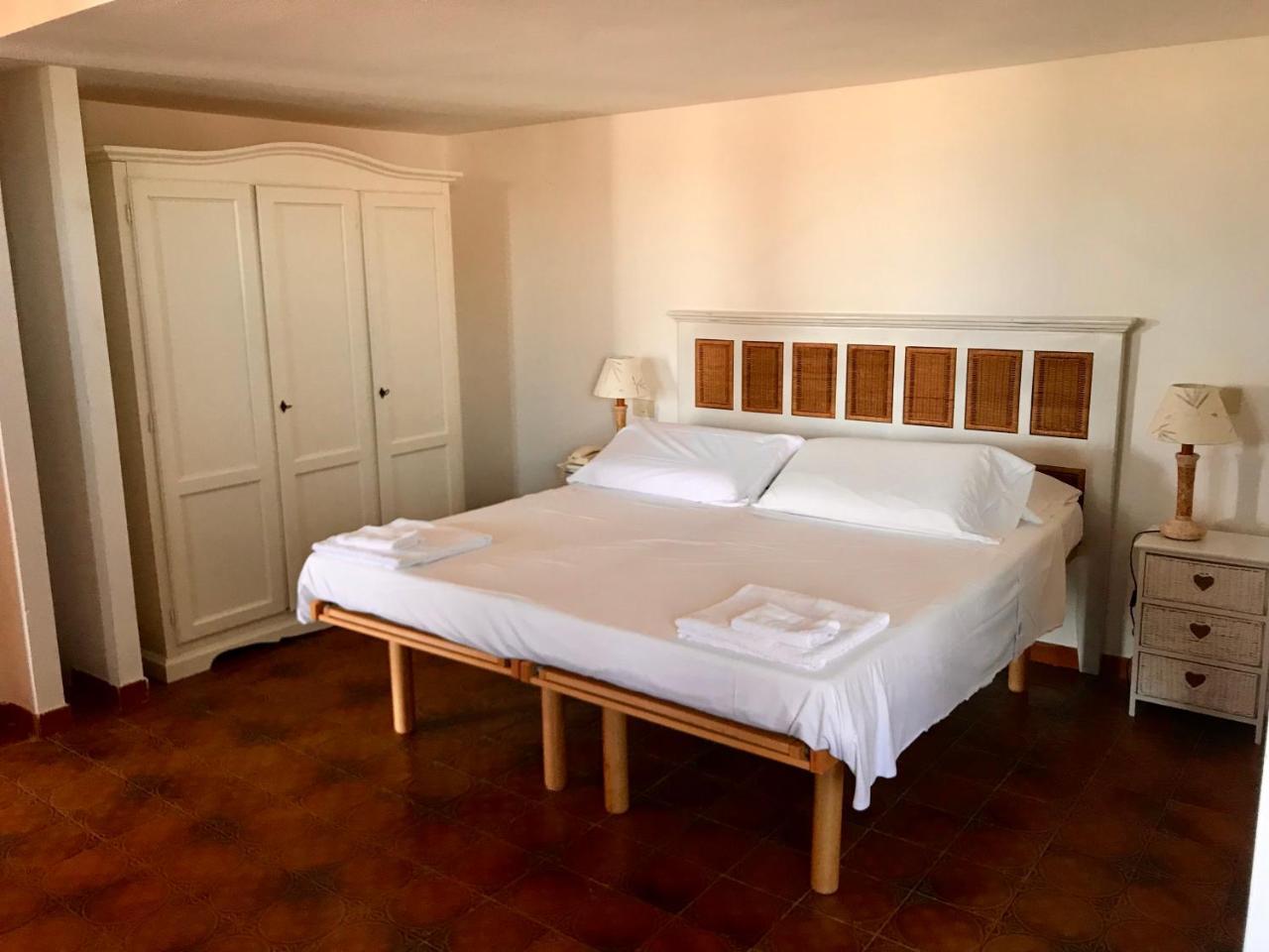 Hotel Su Meriagu Capitana Buitenkant foto