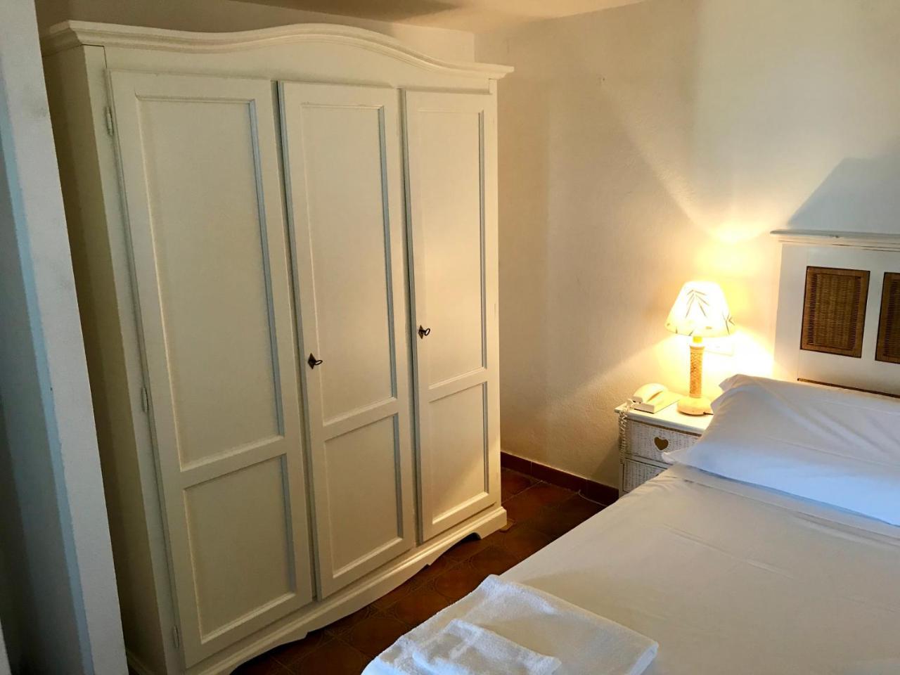 Hotel Su Meriagu Capitana Buitenkant foto